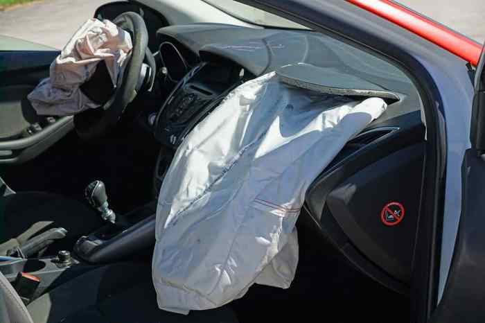 Do insurance companies total cars if airbags deploy